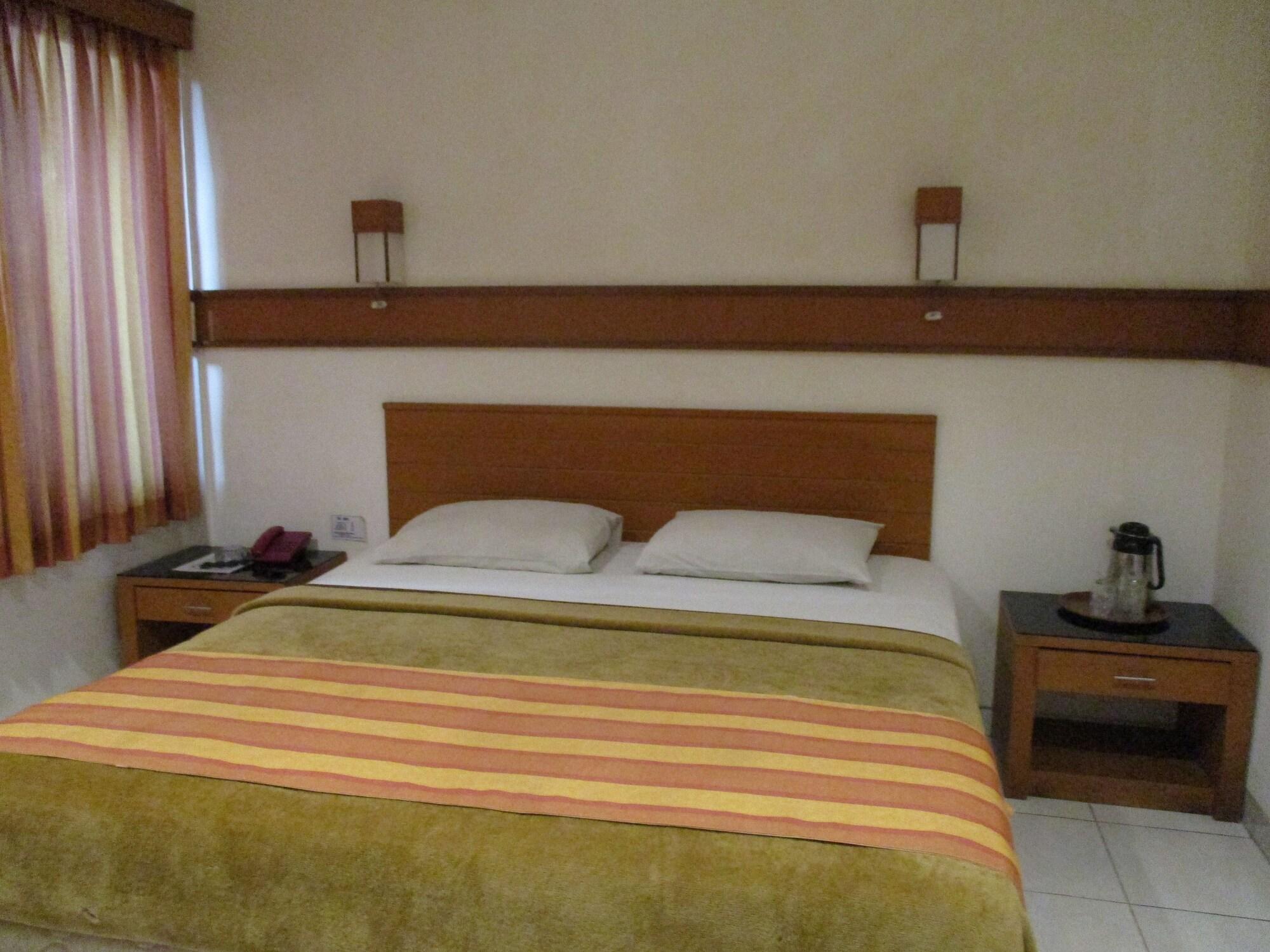 Hotel Caravan Tanah Abang Jakarta Exterior foto