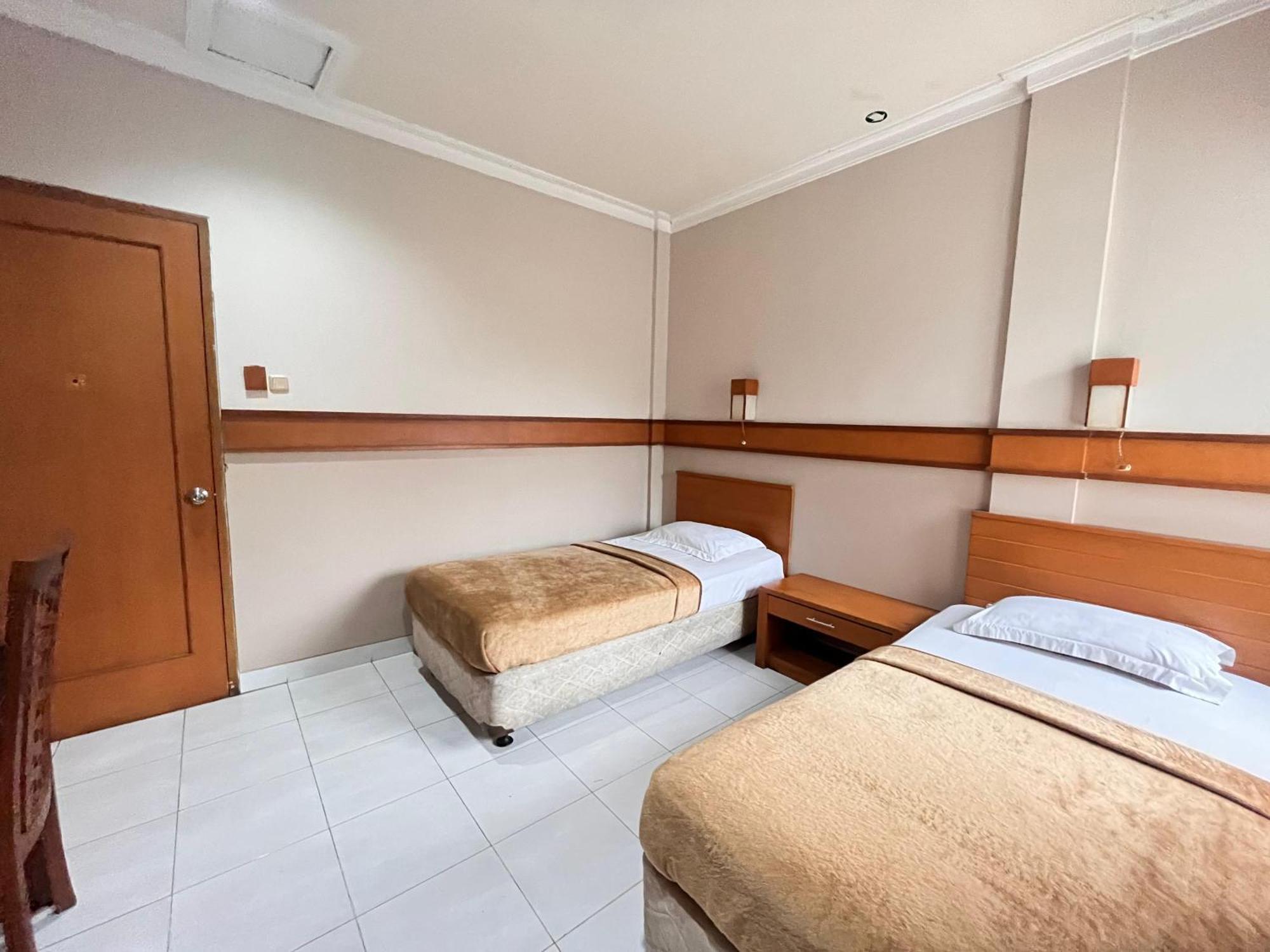 Hotel Caravan Tanah Abang Jakarta Exterior foto