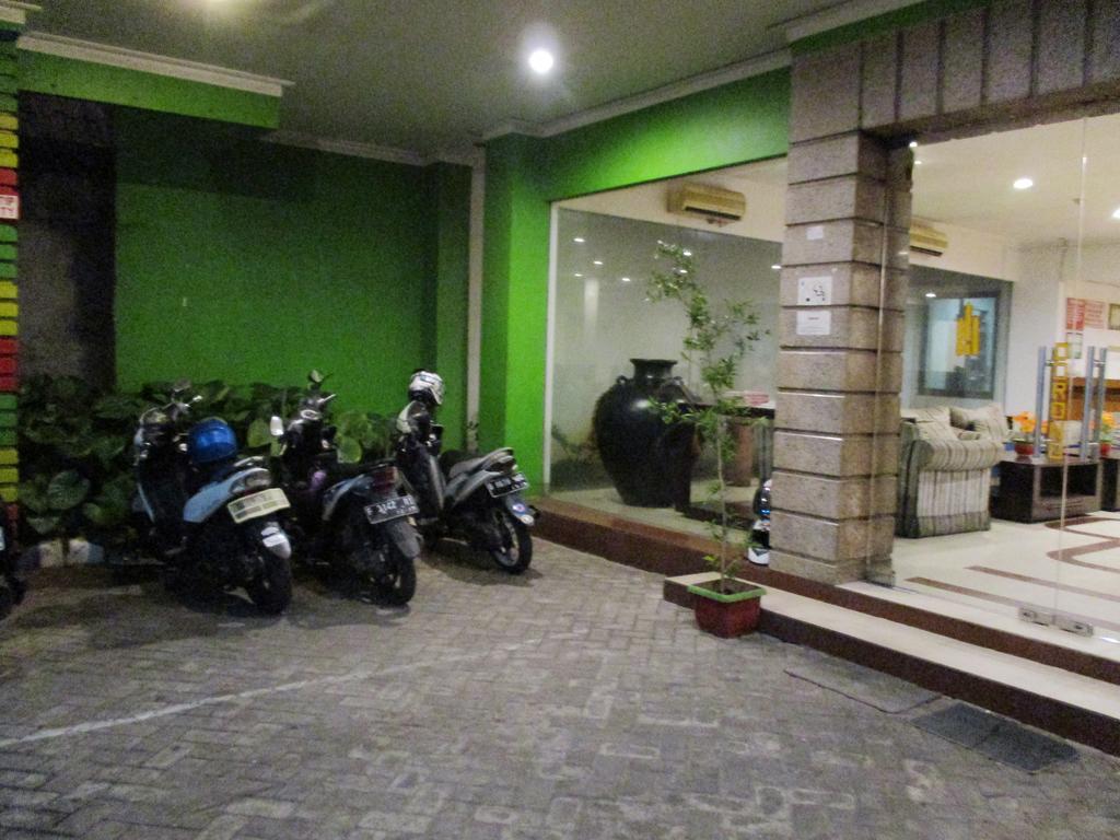 Hotel Caravan Tanah Abang Jakarta Exterior foto