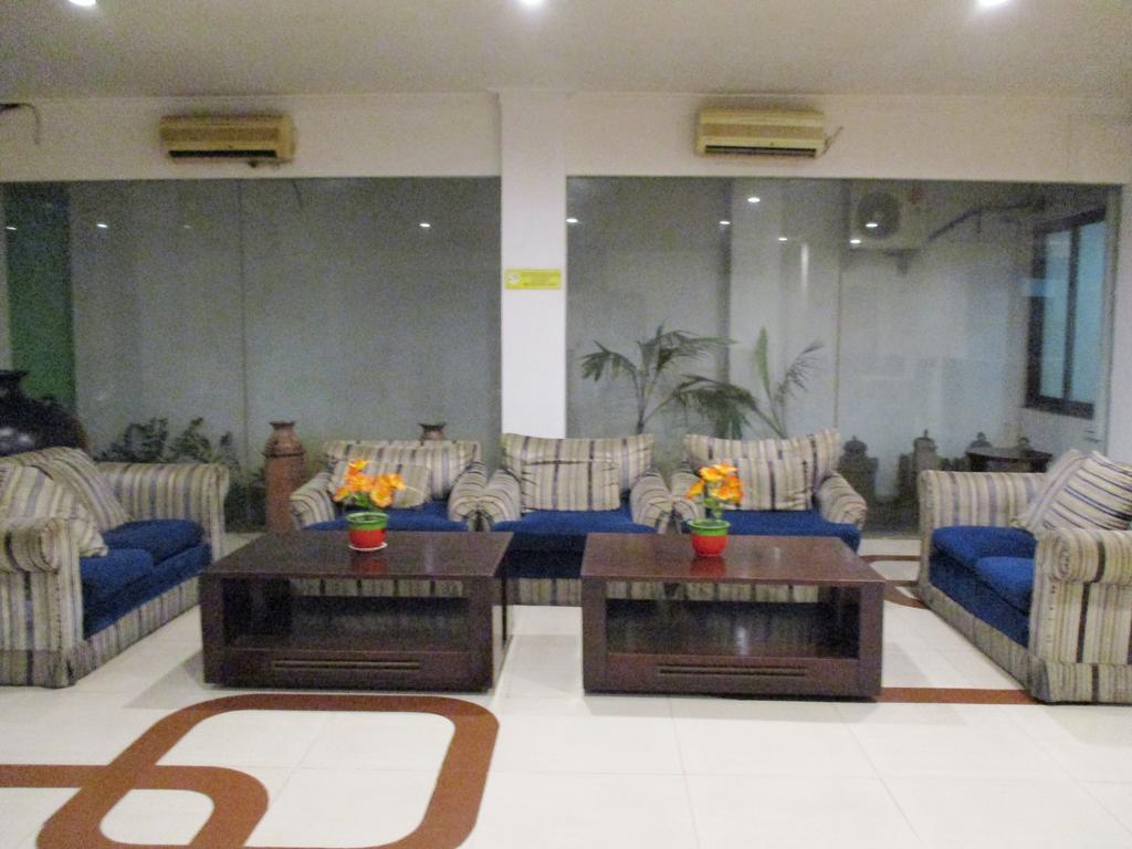 Hotel Caravan Tanah Abang Jakarta Exterior foto