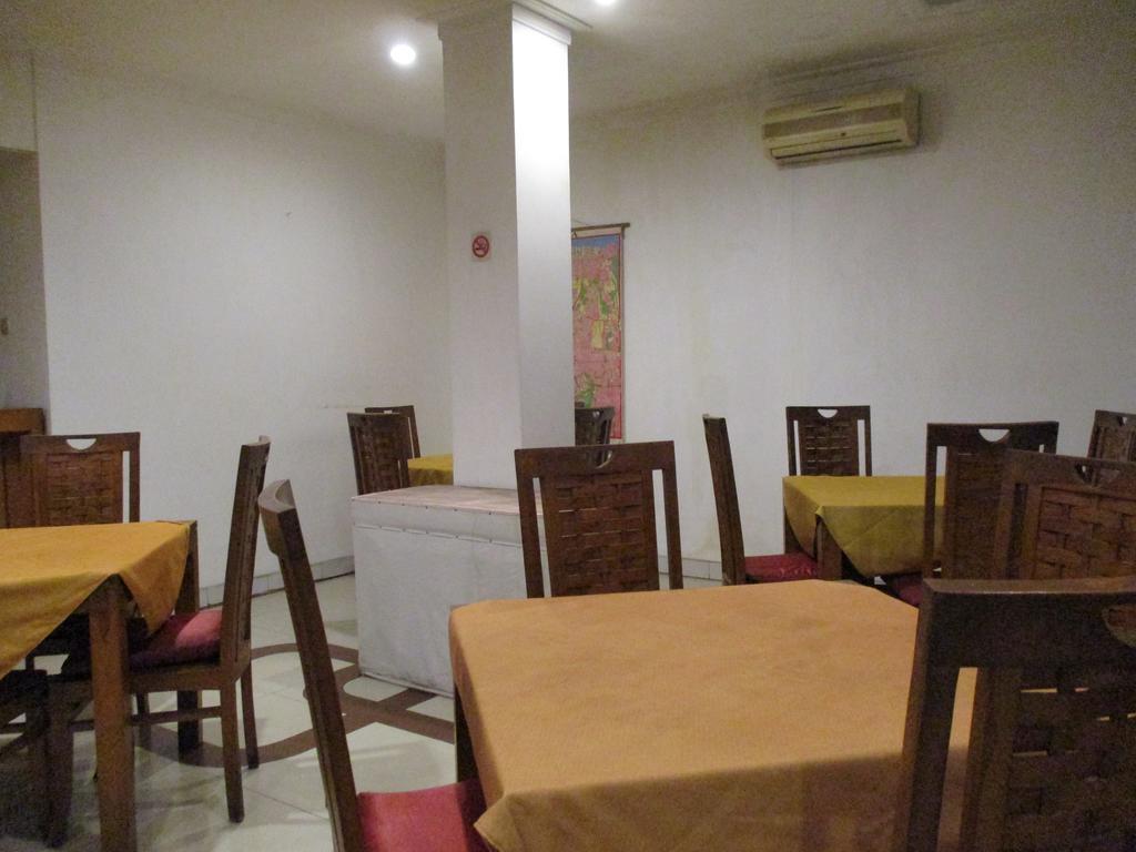 Hotel Caravan Tanah Abang Jakarta Exterior foto